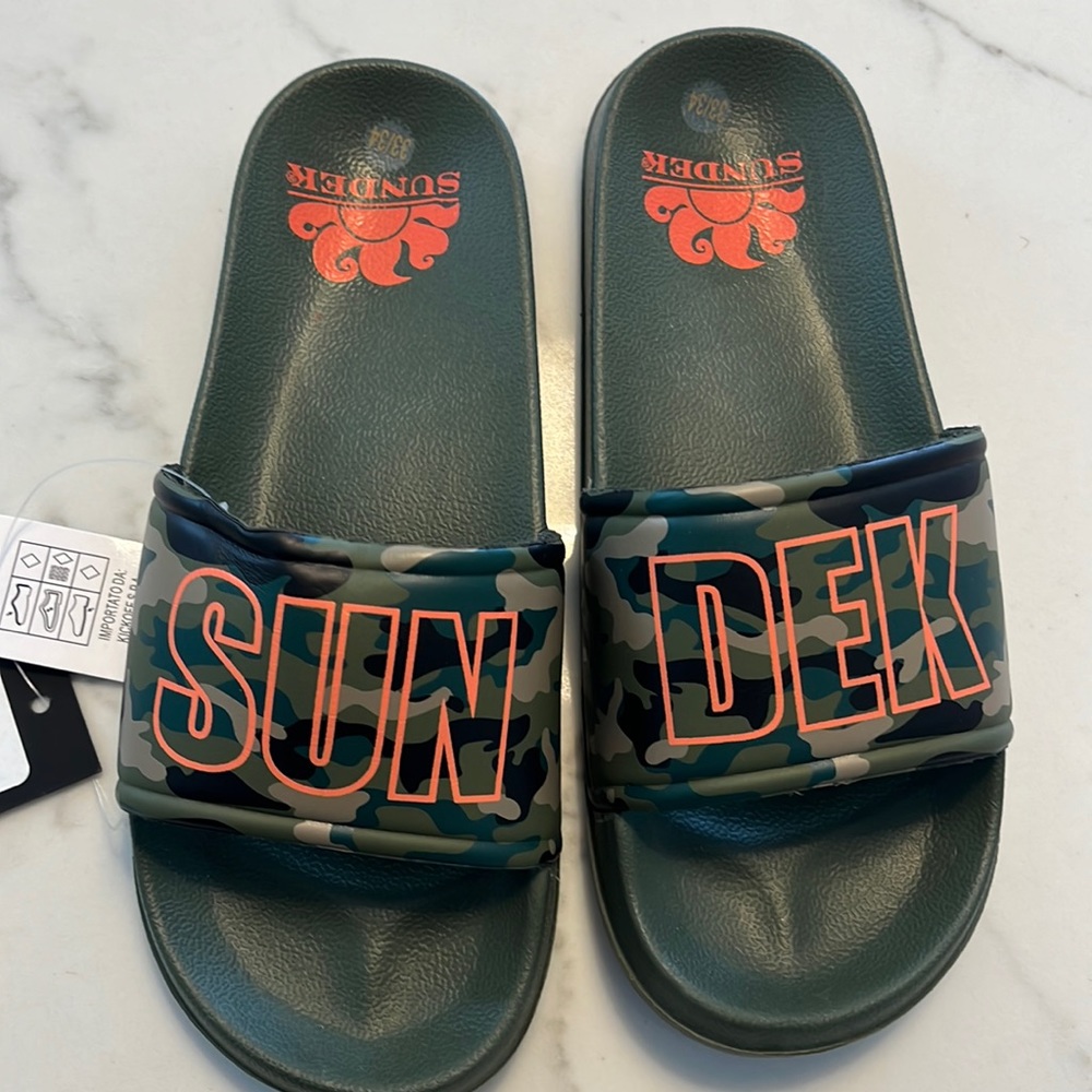 Brand new with tags sundek camouflage slides size 33/34